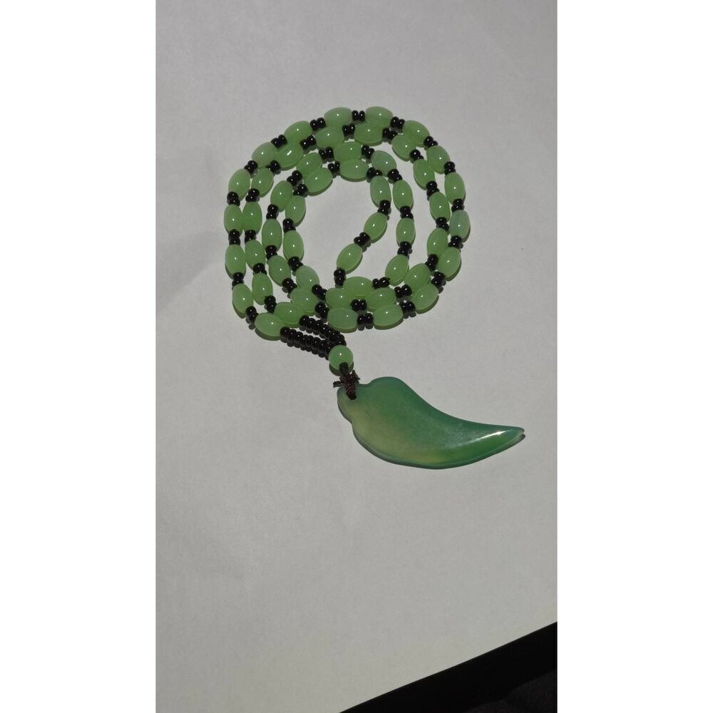 Handmade Chinese Jade Jadeite Wolf Tooth Claw Beaded Necklace